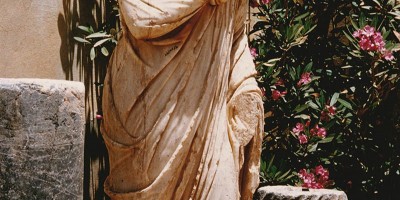 21 Leptis Magna musee statue au drape mouill   p2f