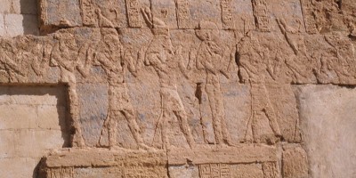 04 Siwa temple d Umm Ubayda XXXe dynastie en haut cartouche de Nectanebo II tif