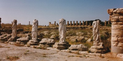 30 Cyrene alignement de statues p2f